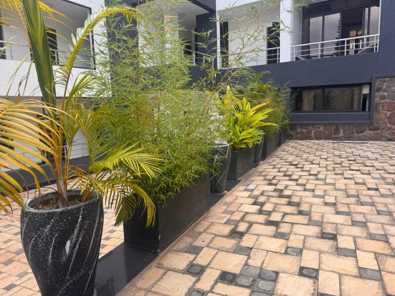 Cascadia Apartments Kigali Buitenkant foto
